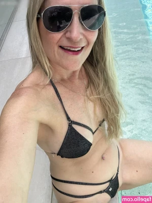katie_k_beach [ katie-k-beach ] - Screenshot from recent video  want to watch her suck on my cock  get