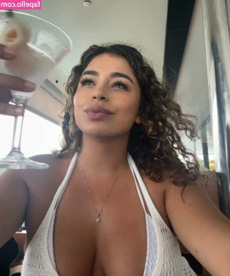 Cassandra Soo [ cassandra-soo ] - A picture of what my valentine gets this year 💌🤭 Fotinho do que