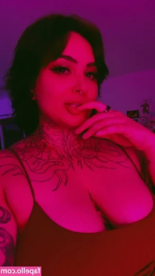 Austen Marie [ austen-marie-7 ] - Few hotel room pics for you dirty boys . MORE TO FOLLOW X