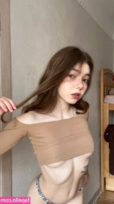 Plumpy_mage [ plumpy-mage ] - Caressing myself and tasting my pussy on my fingers  Mmm
