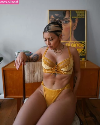 Salome Sylvana [ salome-sylvana ] - How s that song go   Chains and whips excite me