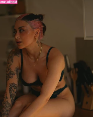 Salome Sylvana [ salome-sylvana ] - Im bad bunny baby