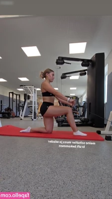 Emma Malewski [ emma-malewski ] - I didn’t realise these socks were this long until I put them on.
