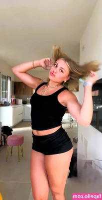 Emma Malewski [ emma-malewski ] - Undress me baby 🤤