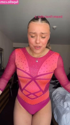 Emma Malewski [ emma-malewski ] - I'm going LIVE today! Check back in at 7pm PST to catch my live show!