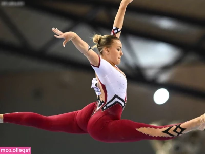 Emma Malewski [ emma-malewski ] - Haciendo un poco de ejercicio
