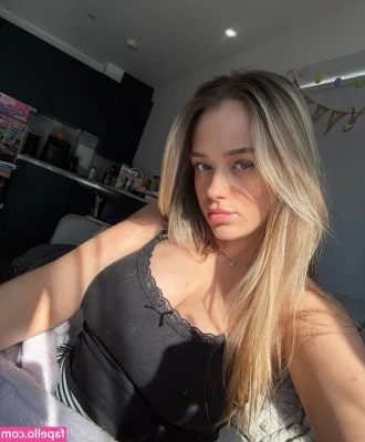 babyhuxx - Sweet like honey, but I’ve got a sting. 🐝