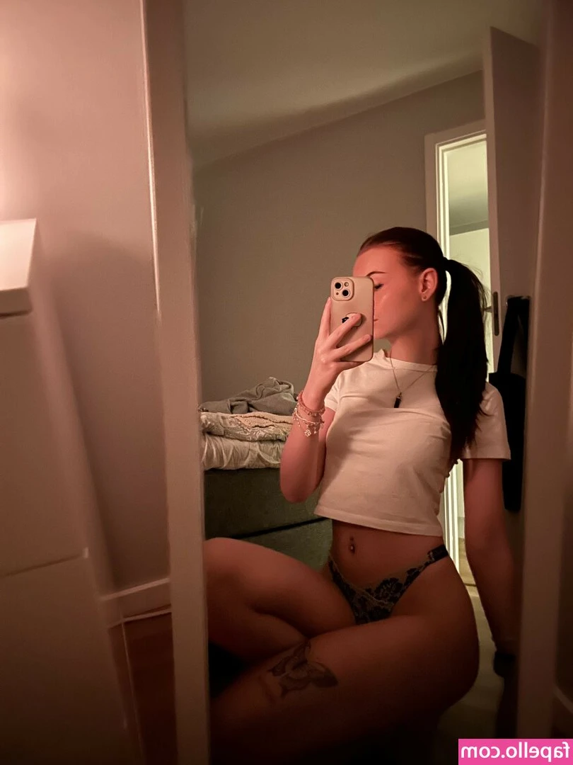 melodyinthemaking - tease your cock with my big tits ;)
