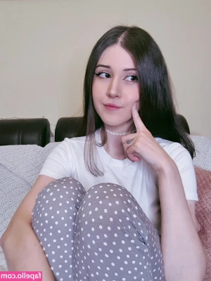 Morphia666 - I am your naughty secretary, tell me your dirtiest fantasy