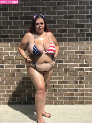 Dick Gobbler Tabby [ dick-gobbler-tabby ] - Do you like seeing my titties more or glimpses of my face more?