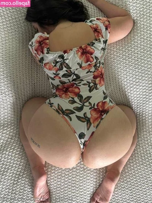 alixm00n - Getting ready with daddy 🥰