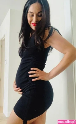 Nikki Brie [ nikki-brie ] - Going to the gym... would you be my workout buddy?