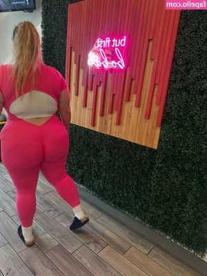 Daniellee760 - Just got nude in PUBLIC! Check your DM!