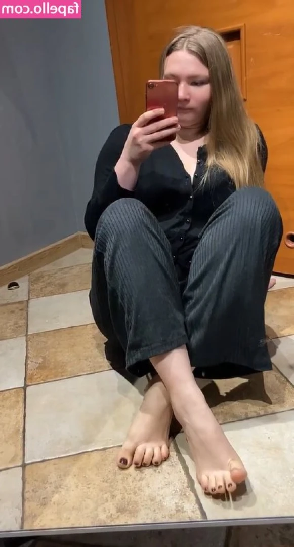 Jess Foxx [ jess-foxx ] - MOM WANTS TO PLAY?