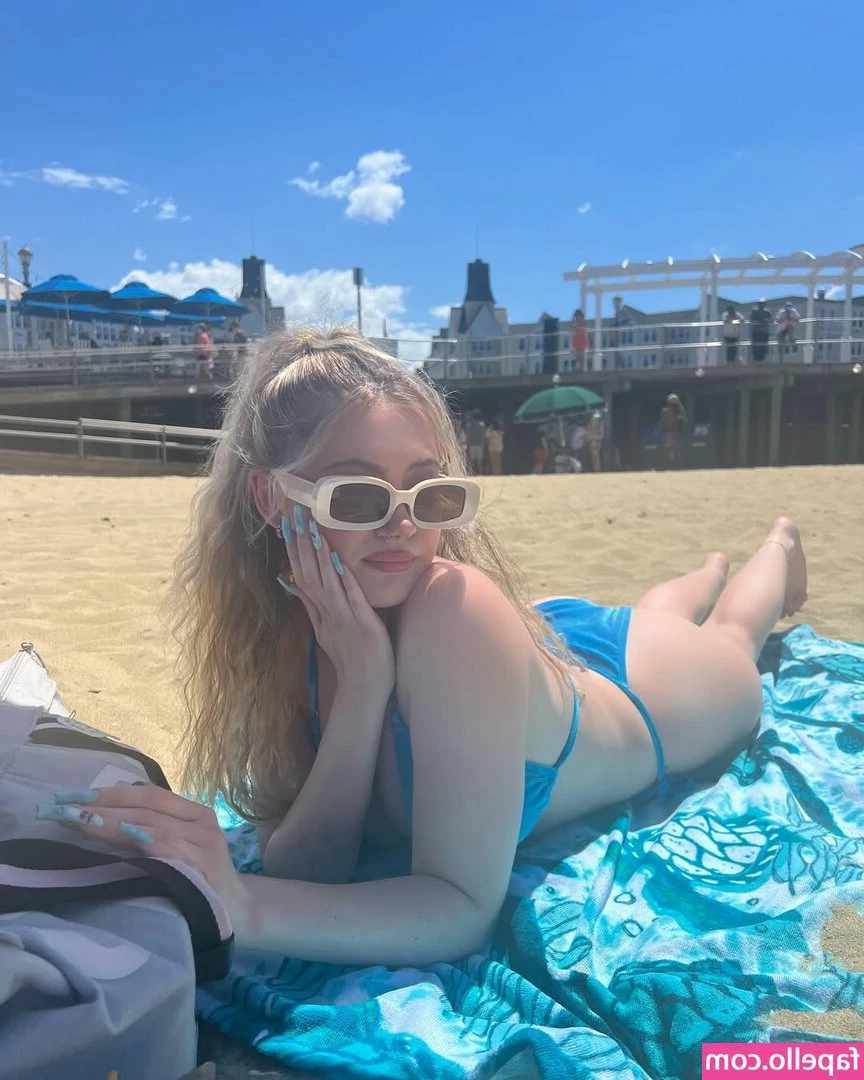 mia.pitt_ [ mia-pitt ] - On Mondays I wake up with a nice big stretch! How do you start your