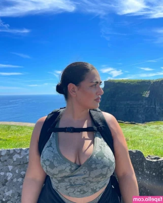 Irena Drezi [ irena-drezi ] - Ugh I can’t reach 😩 wish I had a man to cum help me 😘 you