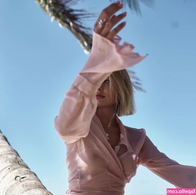 Izabella Budryn [ izabella-budryn ] - Loving the breeze today!