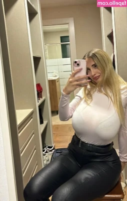 Maria Arreghini [ maria-arreghini ] - Did I touch anything by mistake or is it the same for you?  OnlyFans