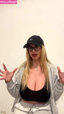 Maria Arreghini [ maria-arreghini ] - Dm for the panties give away to top tipper from the recent live