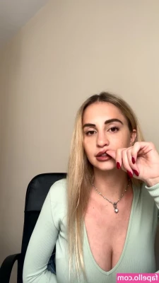 Maria Arreghini [ maria-arreghini ] - Covering up the girls 😈