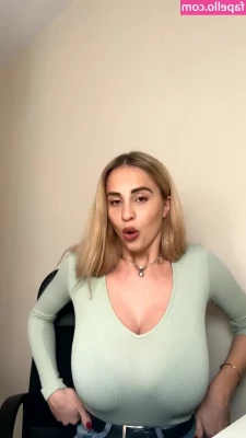 Maria Arreghini [ maria-arreghini ] - Selfies in yellow part 1
