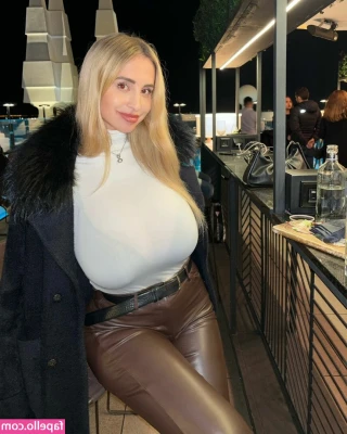 Maria Arreghini [ maria-arreghini ] - I had to cut this undressing vid Can you guess why?