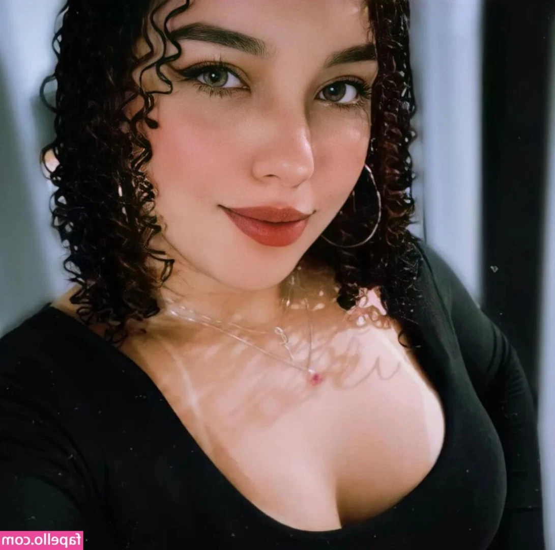 Scarletti - Would you hangout with me, if I wore this extra short dress? 👀