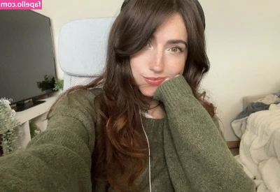 breebunn - Remember that cropped photo from Twitter  I thought so