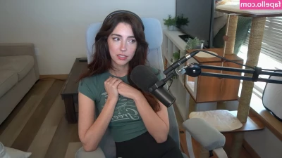 breebunn - You guys like my shirt?