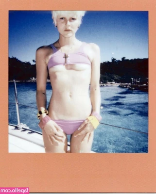 Courtney Mawhorr [ courtney-mawhorr ] - Gorąco  Uwielbiam jacuzzi