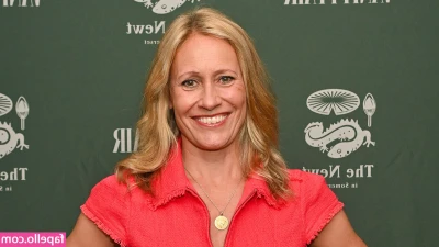 Sophie Raworth [ sophie-raworth ] - Here She comes. She's a man-eater