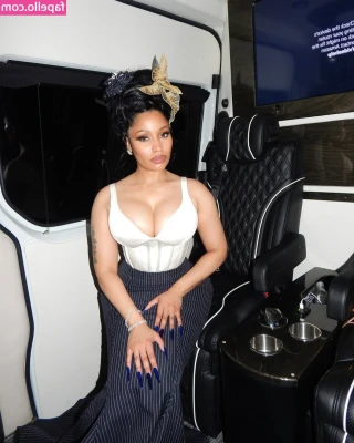 Nicki Minaj [ nicki-minaj ] - Do you want to see more baby? 😇