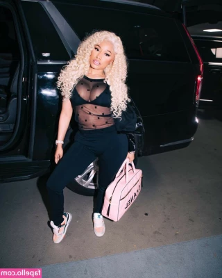Nicki Minaj [ nicki-minaj ] - 2 PART Guy met in a bar invites us to his home......I’m a slut and