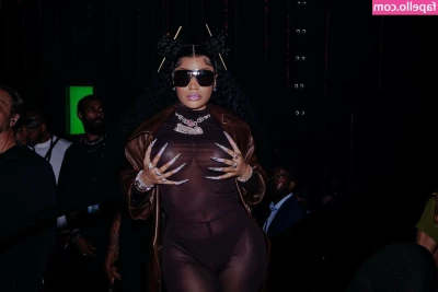 Nicki Minaj [ nicki-minaj ] - I just wanna get up close and personal