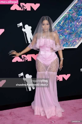 Nicki Minaj [ nicki-minaj ] - Tribute  5 if you would want to see me fart a  naked outside with