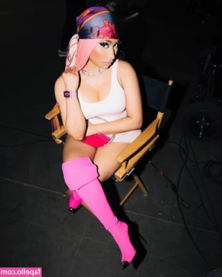 Nicki Minaj [ nicki-minaj ] - hey babes    let s get back into things  shall we