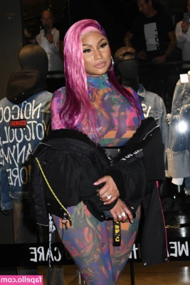 Nicki Minaj [ nicki-minaj ] - The hang on these dang thangs