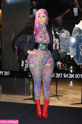 Nicki Minaj [ nicki-minaj ] - I saw this big football player at school and got his number and then