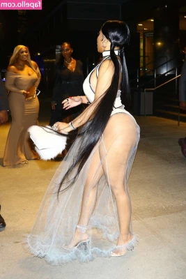 Nicki Minaj [ nicki-minaj ] - Missing my morning walks on the beach 😈