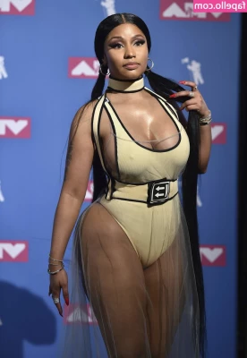 Nicki Minaj [ nicki-minaj ] - Hey, Sofa or me? Video tomorrow. 🤞🤞🤞  Sex with me: