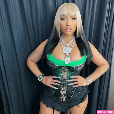 Nicki Minaj [ nicki-minaj ] - Don't Fiona and I look so cozy together? 🥰