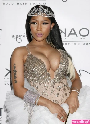 Nicki Minaj [ nicki-minaj ] - My set is available, come in private, you won't be disappointed 😇