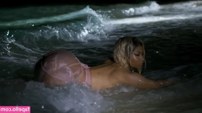 Nicki Minaj [ nicki-minaj ] - Just smile😉