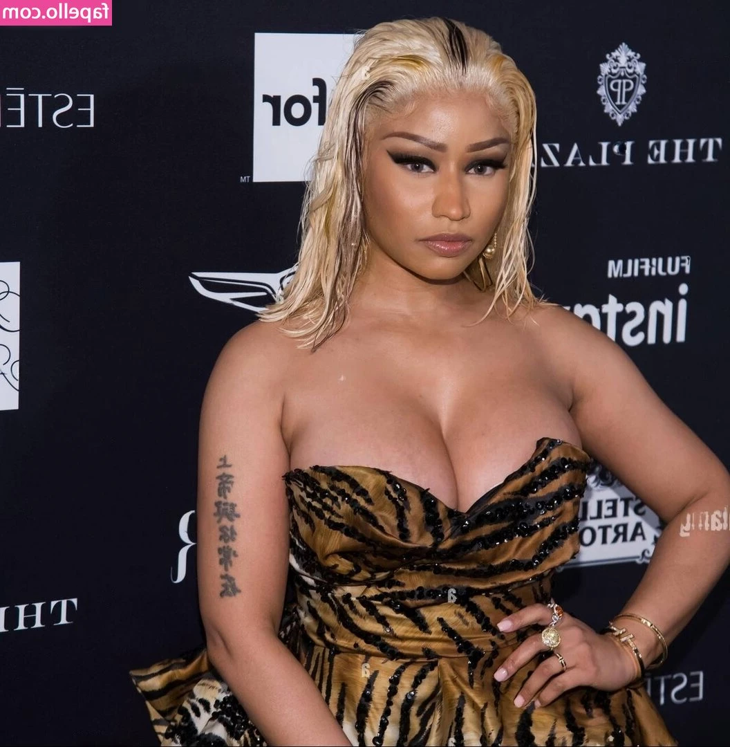 Nicki Minaj [ nicki-minaj ] - waiting for you to suck on them <3