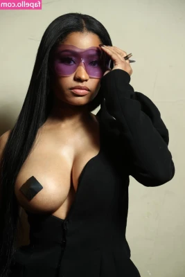 Nicki Minaj [ nicki-minaj ] - a little strip tease ;) i hope u like it <3