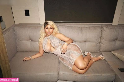 Nicki Minaj [ nicki-minaj ] - Who wants to get these bed sheets soak and wet with me?