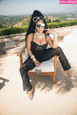 Nicki Minaj [ nicki-minaj ] - Singlet breakfast… Talking about how fat I am and how fat I wanna