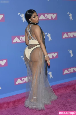 Nicki Minaj [ nicki-minaj ] - Who loves a cockring moment?! 💍 the way it makes my fatty swell up