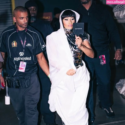 Nicki Minaj [ nicki-minaj ] - I’ve started eating while I’m cooking 🤦🏻‍♀️ I can’t