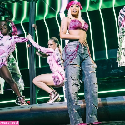 Nicki Minaj [ nicki-minaj ] - what do you guys wanna see?♥